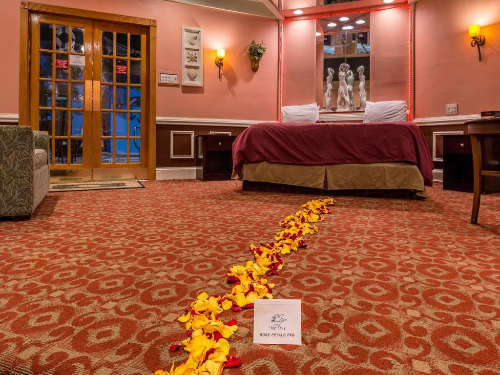 Inn Of The Dove Romantic Luxury & Business Suites 本赛霖姆 外观 照片