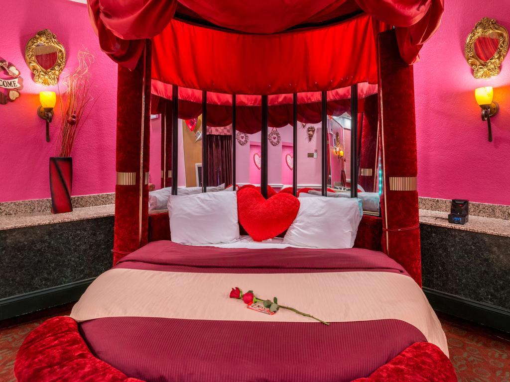 Inn Of The Dove Romantic Luxury & Business Suites 本赛霖姆 外观 照片