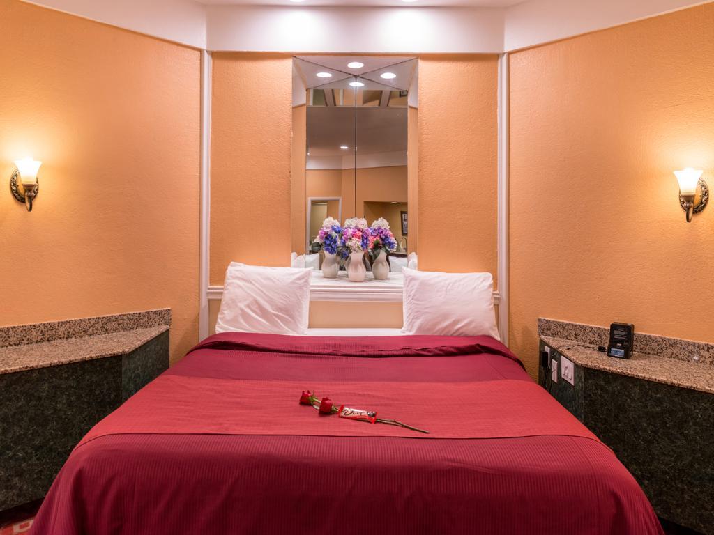 Inn Of The Dove Romantic Luxury & Business Suites 本赛霖姆 外观 照片
