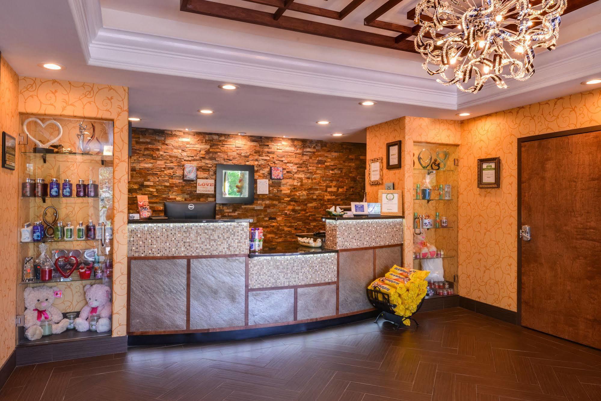 Inn Of The Dove Romantic Luxury & Business Suites 本赛霖姆 外观 照片